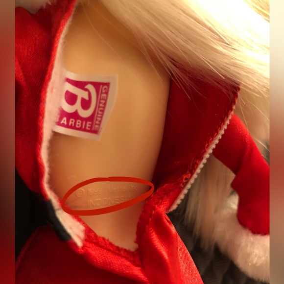 1999 Santa’s Helper Barbie - Picture 5 of 9